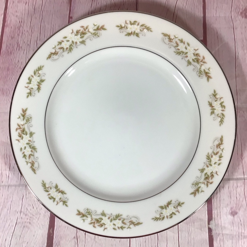 Vintage International Silver Company 326 Springtime Dinner Plates - Set of 2 - Picture 3 of 9